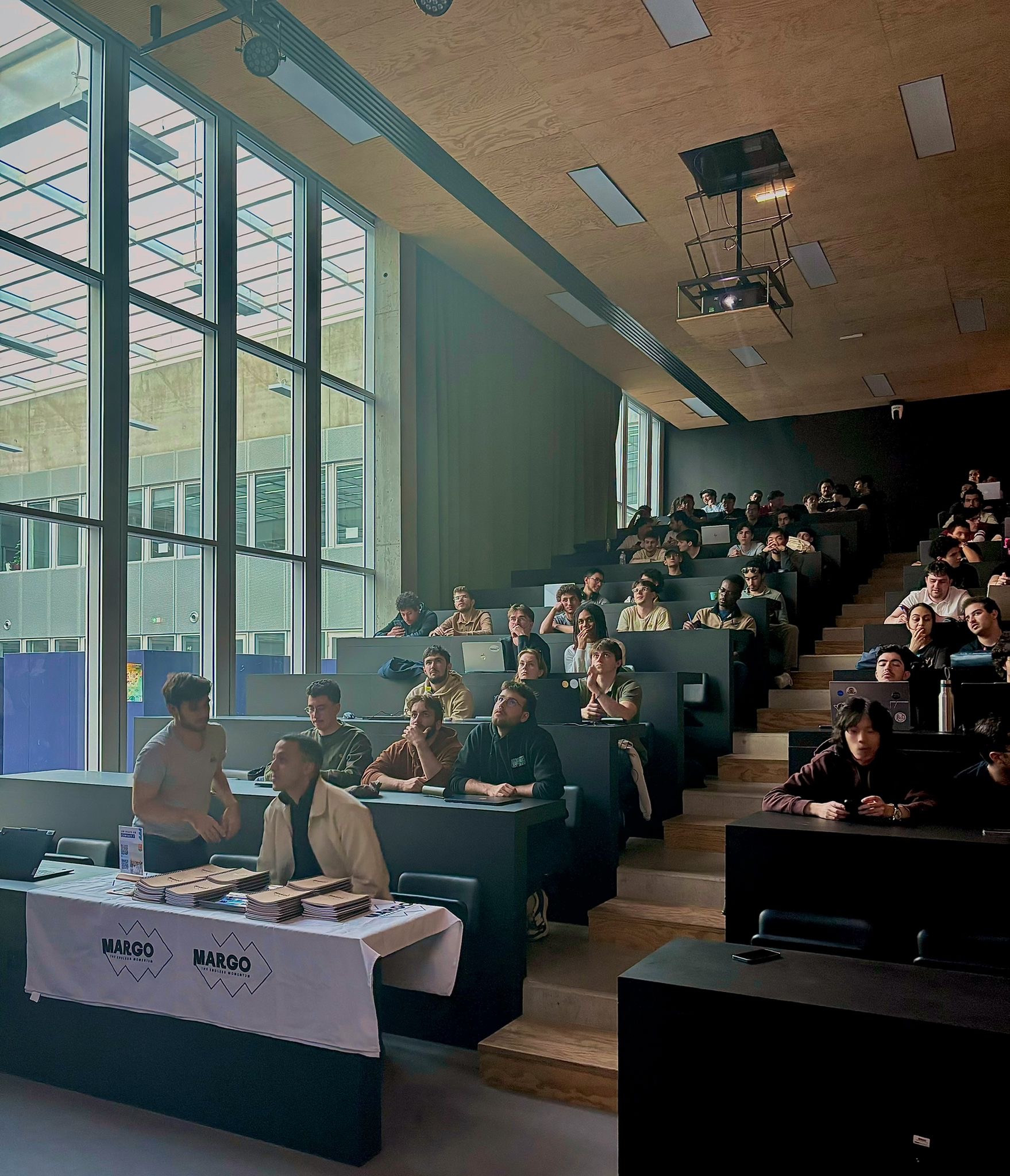 Étudiants en plein Hackathon IA Automatants