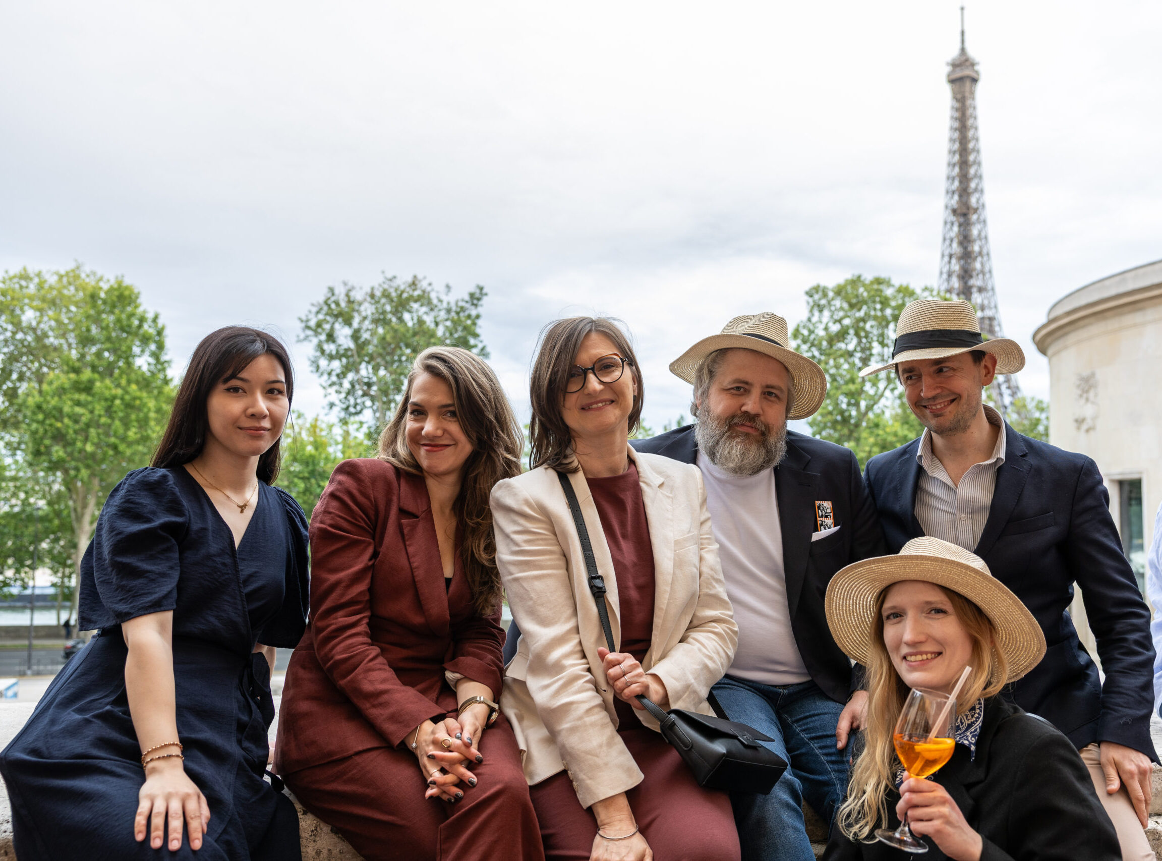 [Insert a photo of the teams at Palais de Tokyo]